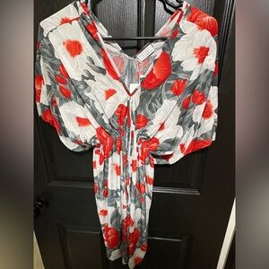 Tamsy Floral V-Neck Top in Red & Gray
